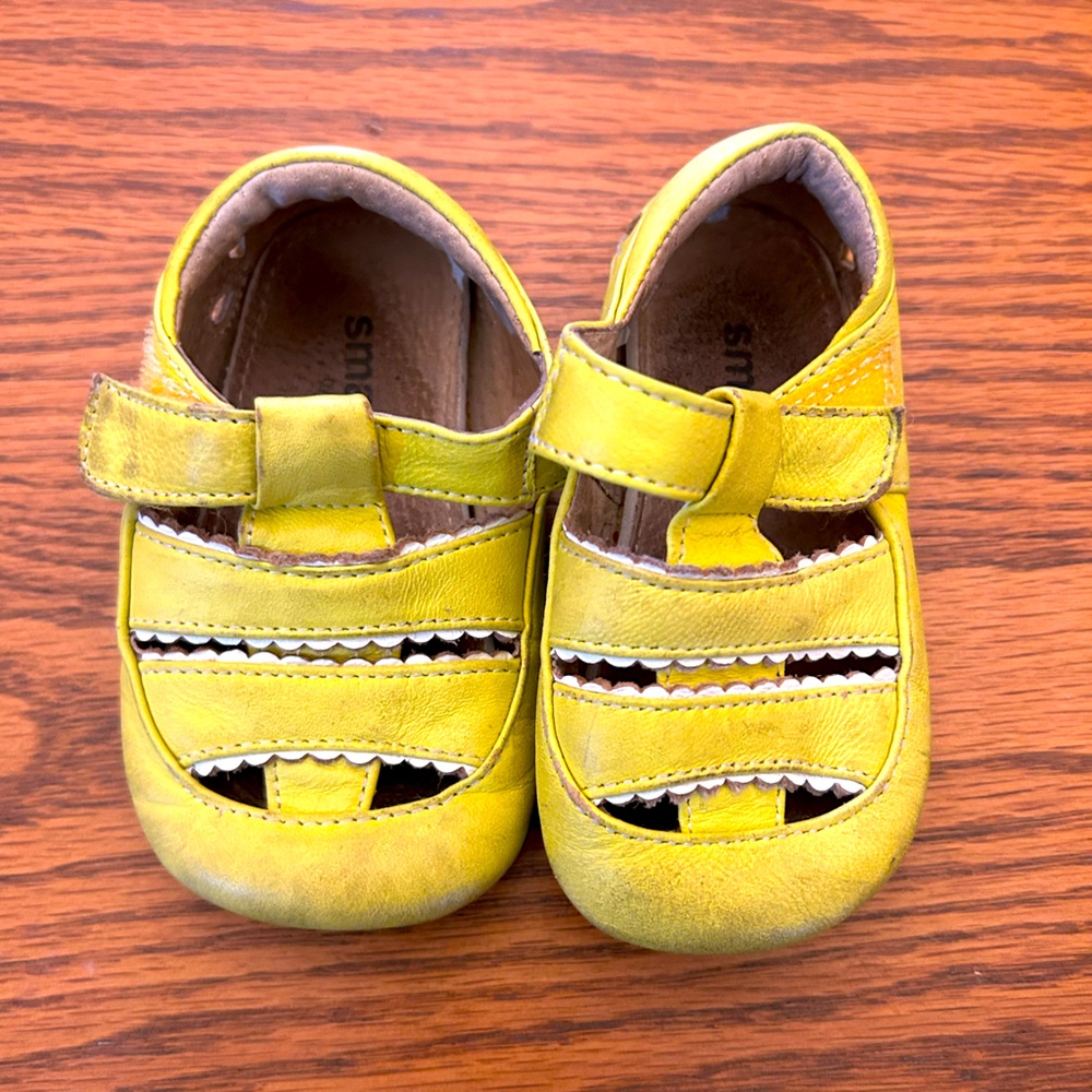 See Kai Run yellow sandals size “smaller”